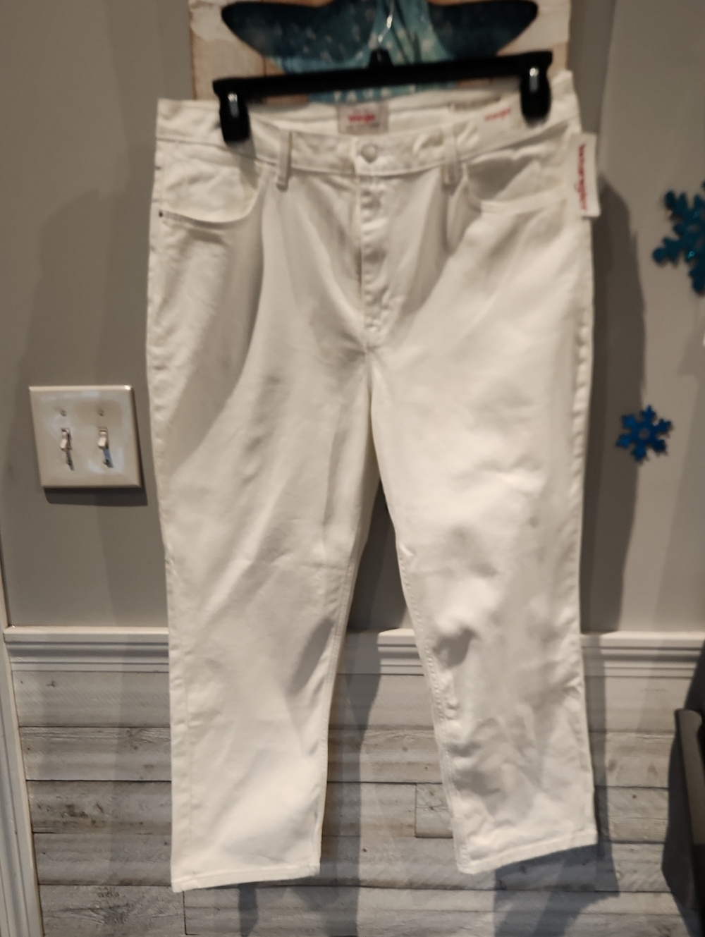 NWT Wrangler Women’s High Rise White Jeans SZ 14/32
